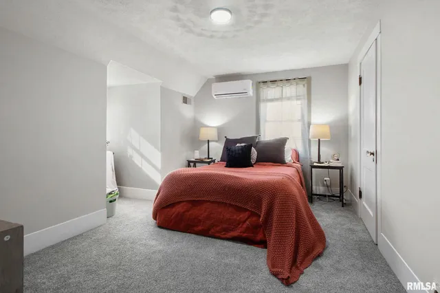 $149,900 | 104 East Locust Street, Galatia, IL 62935