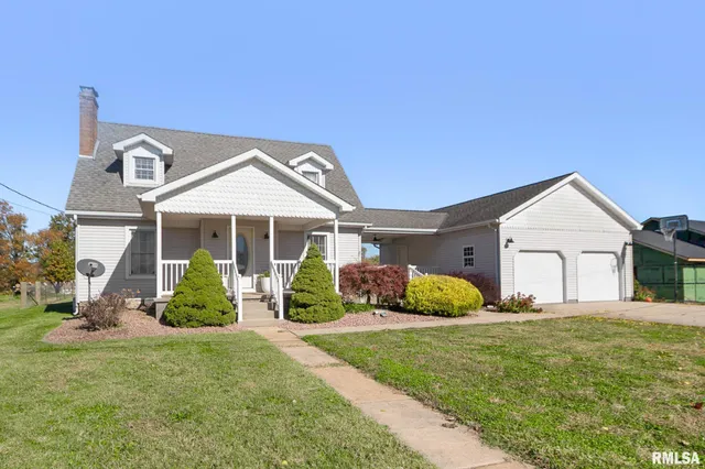 $149,900 | 104 East Locust Street, Galatia, IL 62935