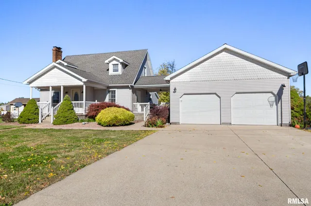 $149,900 | 104 East Locust Street, Galatia, IL 62935