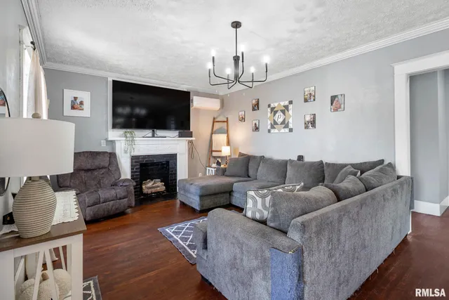 $149,900 | 104 East Locust Street, Galatia, IL 62935