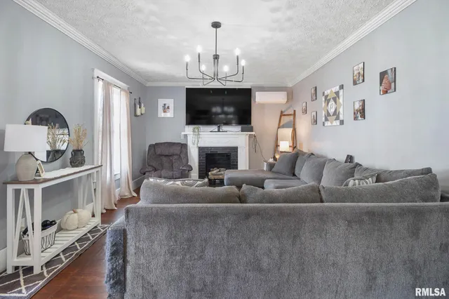 $149,900 | 104 East Locust Street, Galatia, IL 62935