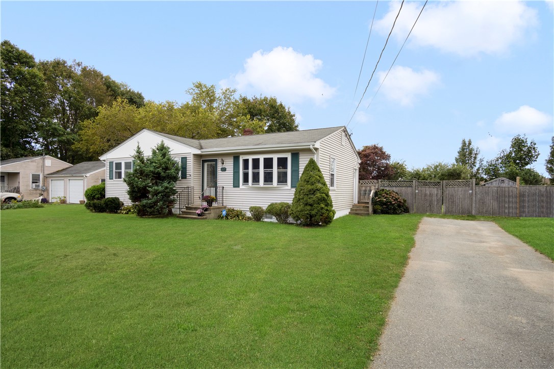62 Stage Coach Road Portsmouth, RI 02871 - Photo 3 of 22