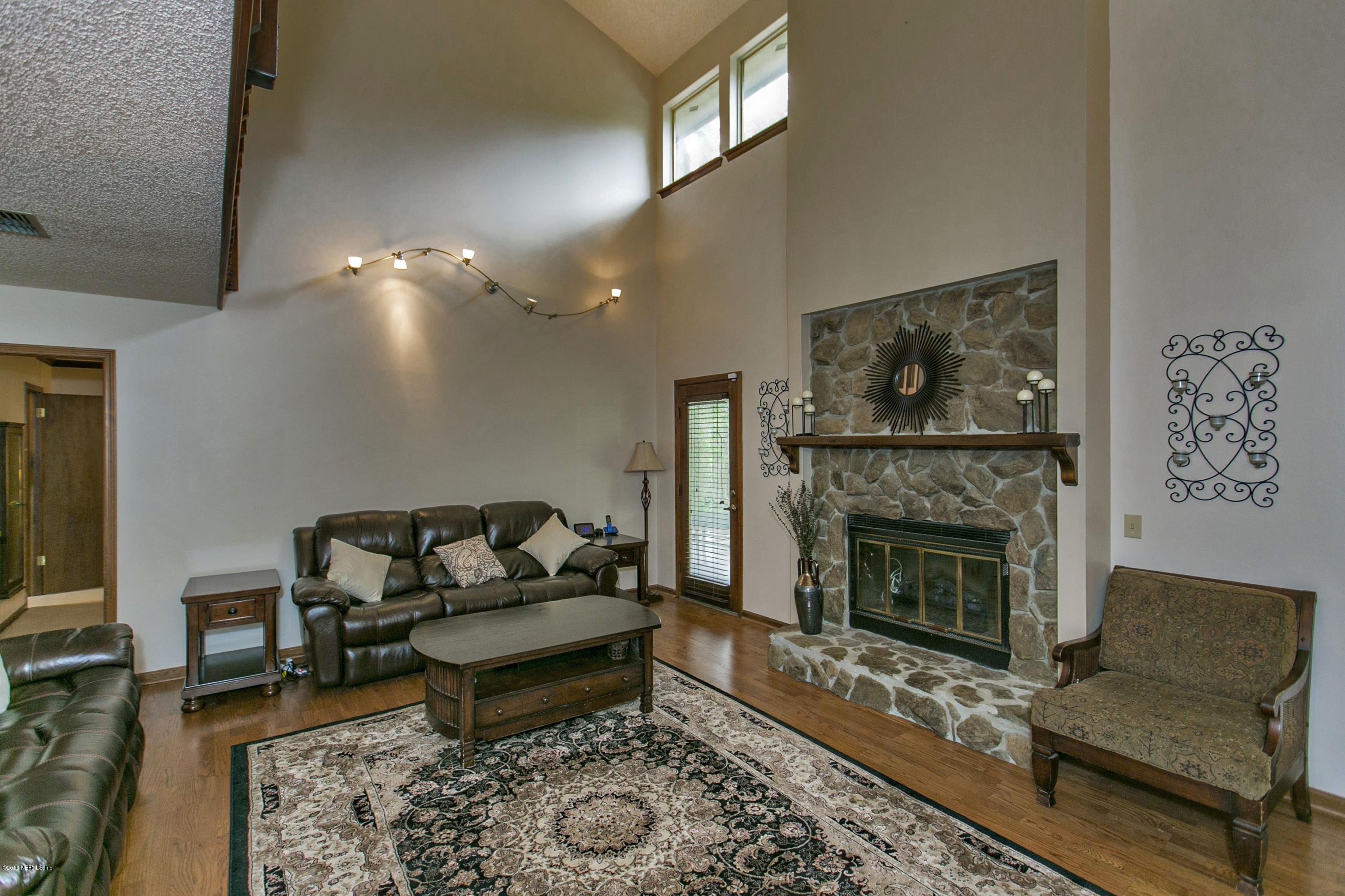 3268 Marbon Road Jacksonville, FL 32223 - Photo 11 of 27 011_Family Room