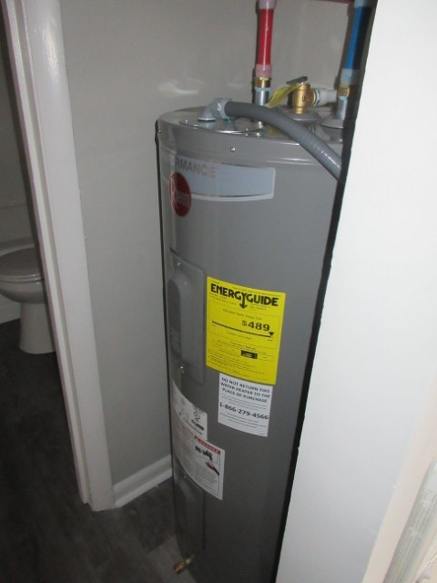 784 Terminal Court, Unit 11 Columbus, GA 31906 - Photo 16 of 23 a bathroom with a sink and a mirror