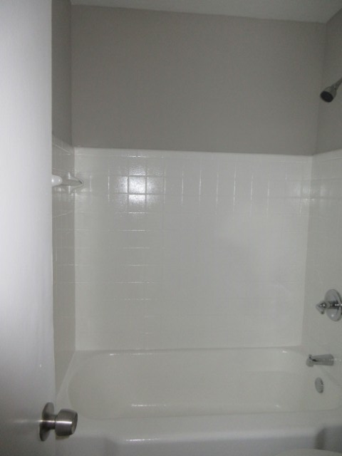 784 Terminal Court, Unit 11 Columbus, GA 31906 - Photo 17 of 23 a bathroom with a bathtub