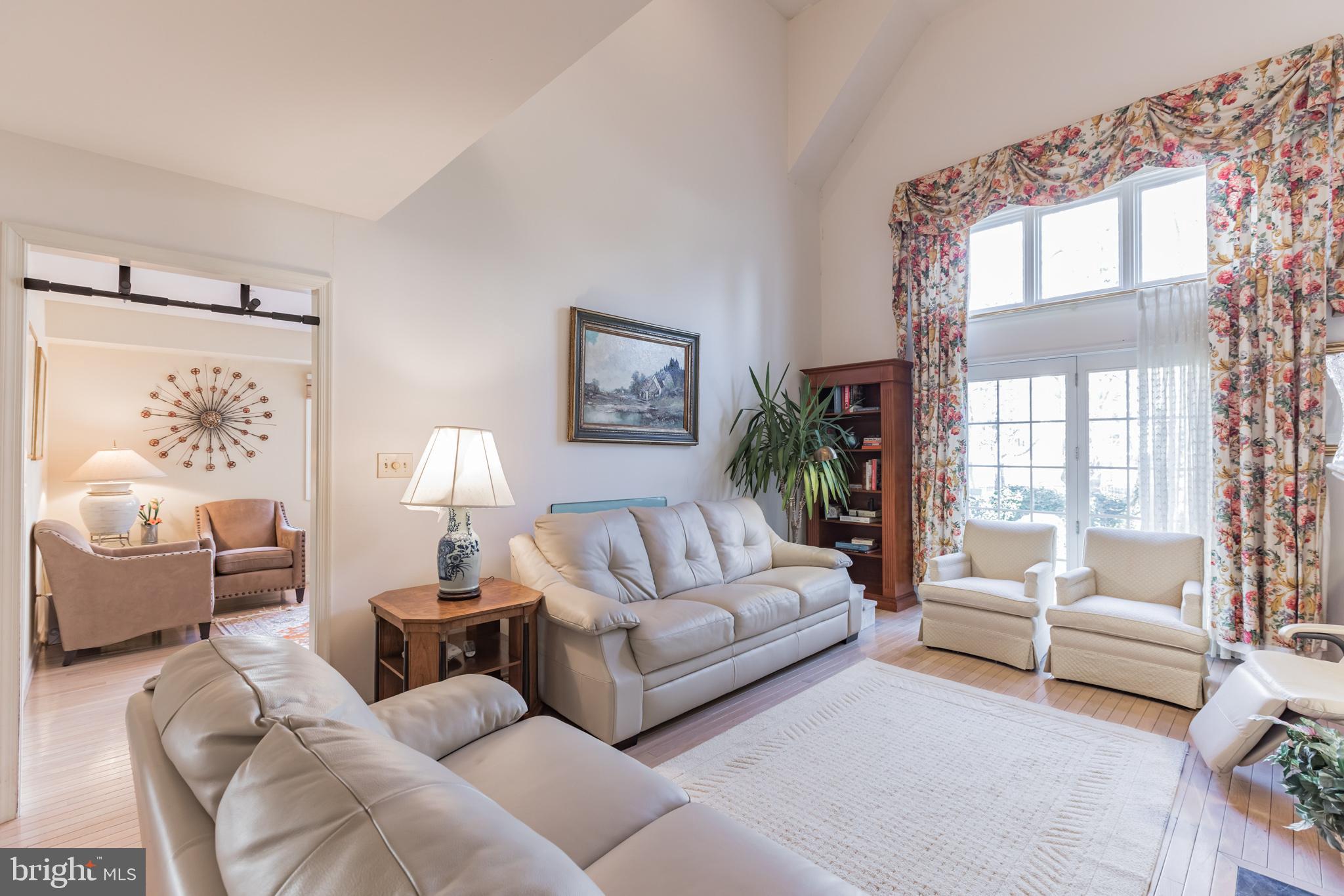 10 Clwyd Road Bala Cynwyd, PA 19004 - Photo 18 of 26 LIVING ROOM