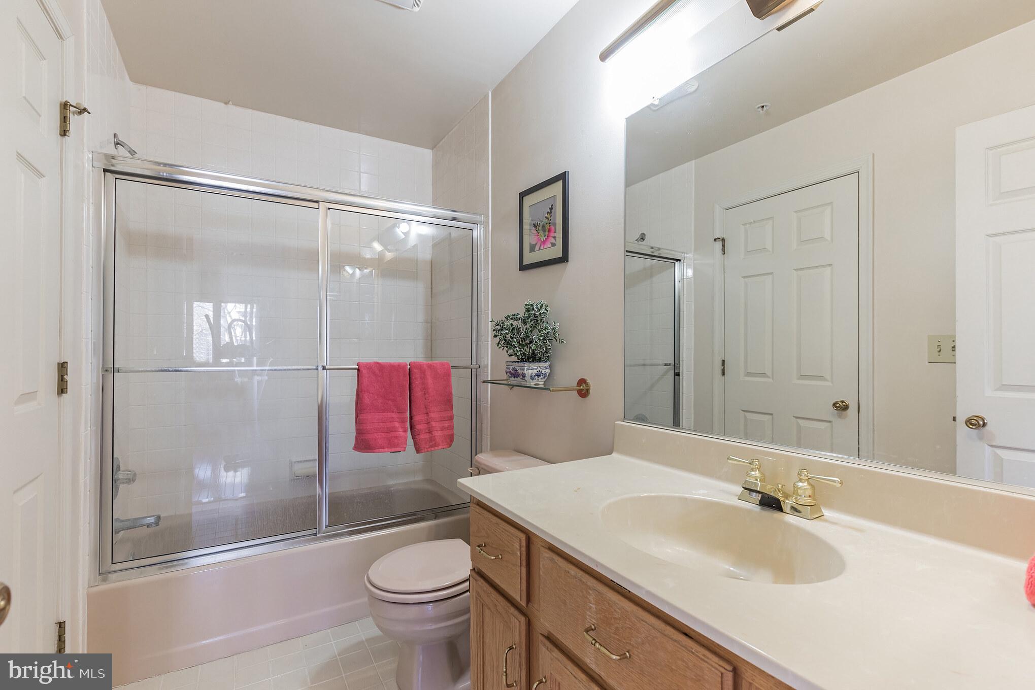 10 Clwyd Road Bala Cynwyd, PA 19004 - Photo 21 of 26 MASTER BATH