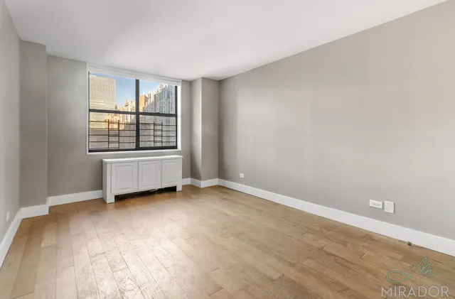 $5,800 | 330 East 39th Street, Unit 36F | Murray Hill