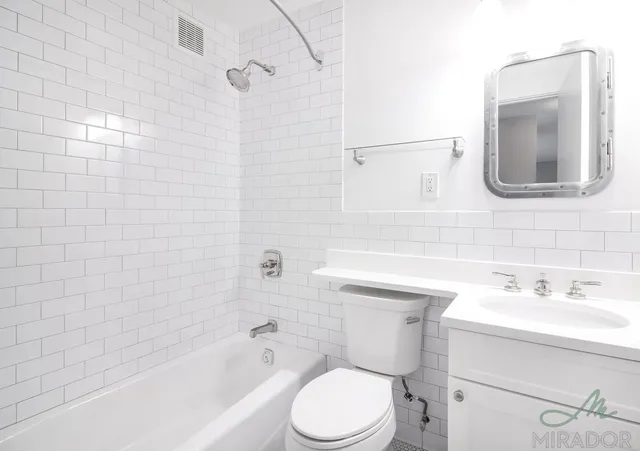 $5,800 | 330 East 39th Street, Unit 36F | Murray Hill