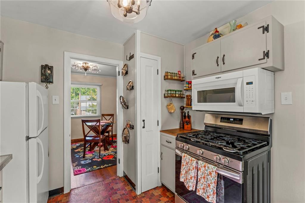 322 Vanadium Road Pittsburgh, PA 15243 - Photo 17 of 32 Gallery Image 17