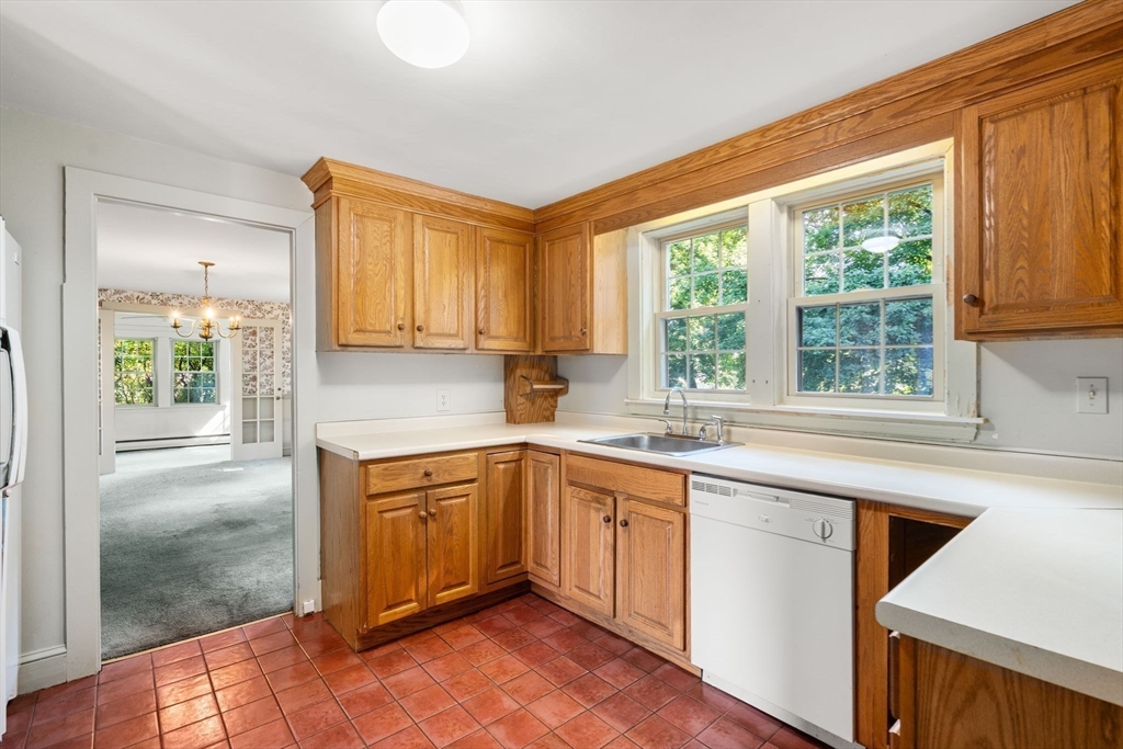 278 Common Street Walpole, MA 02081 - Photo 7 of 41