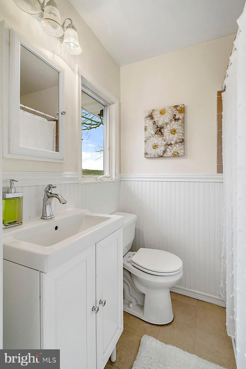 5925 Moore Road Marshall, VA 20115 - Photo 23 of 63 master bath