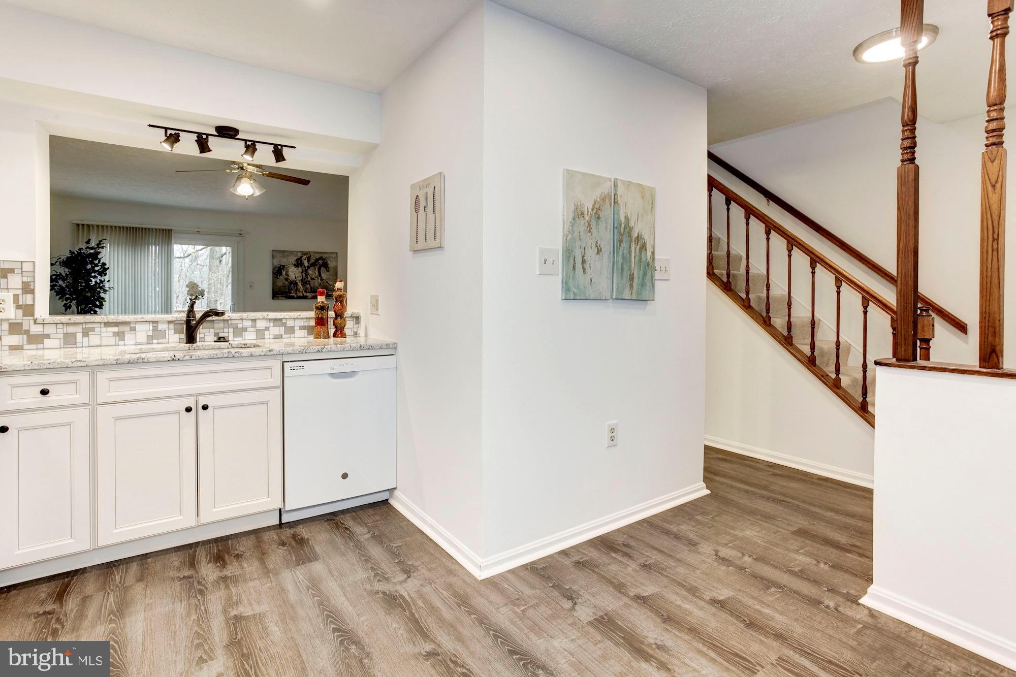 7340 Stream Way Springfield, VA 22152 - Photo 7 of 32 Gallery Image 7