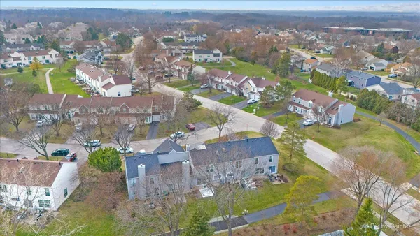 $274,900 | 49 Carey Lane, Streamwood, IL 60107