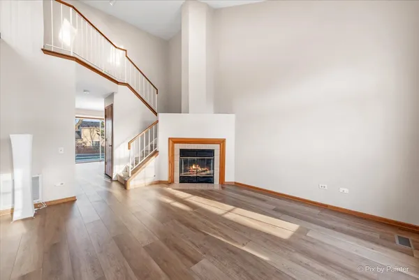 $274,900 | 49 Carey Lane, Streamwood, IL 60107