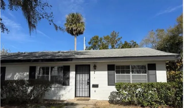 $1,800 | 225 East 3rd Avenue, Mount Dora, FL 32757