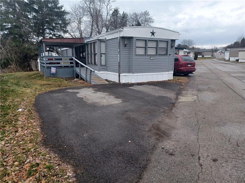 134 Castle Road Washington, PA 15301 - Photo 8 of 26 Plenty of parking