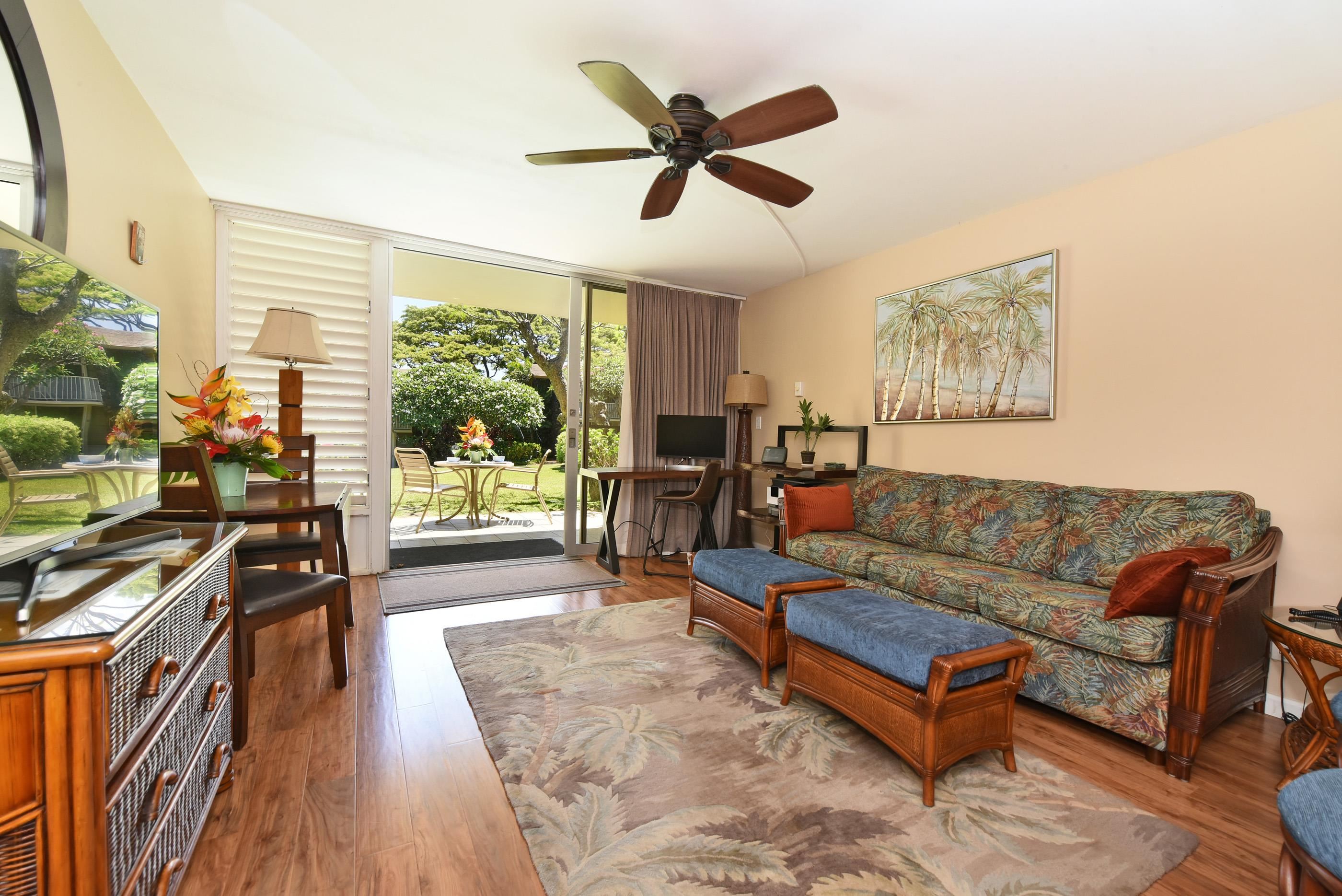 5315 Lower Honoapiilani Road, Unit F147 Lahaina, HI 96761 - Photo 11 of 41 a living room with furniture oven and a large window
