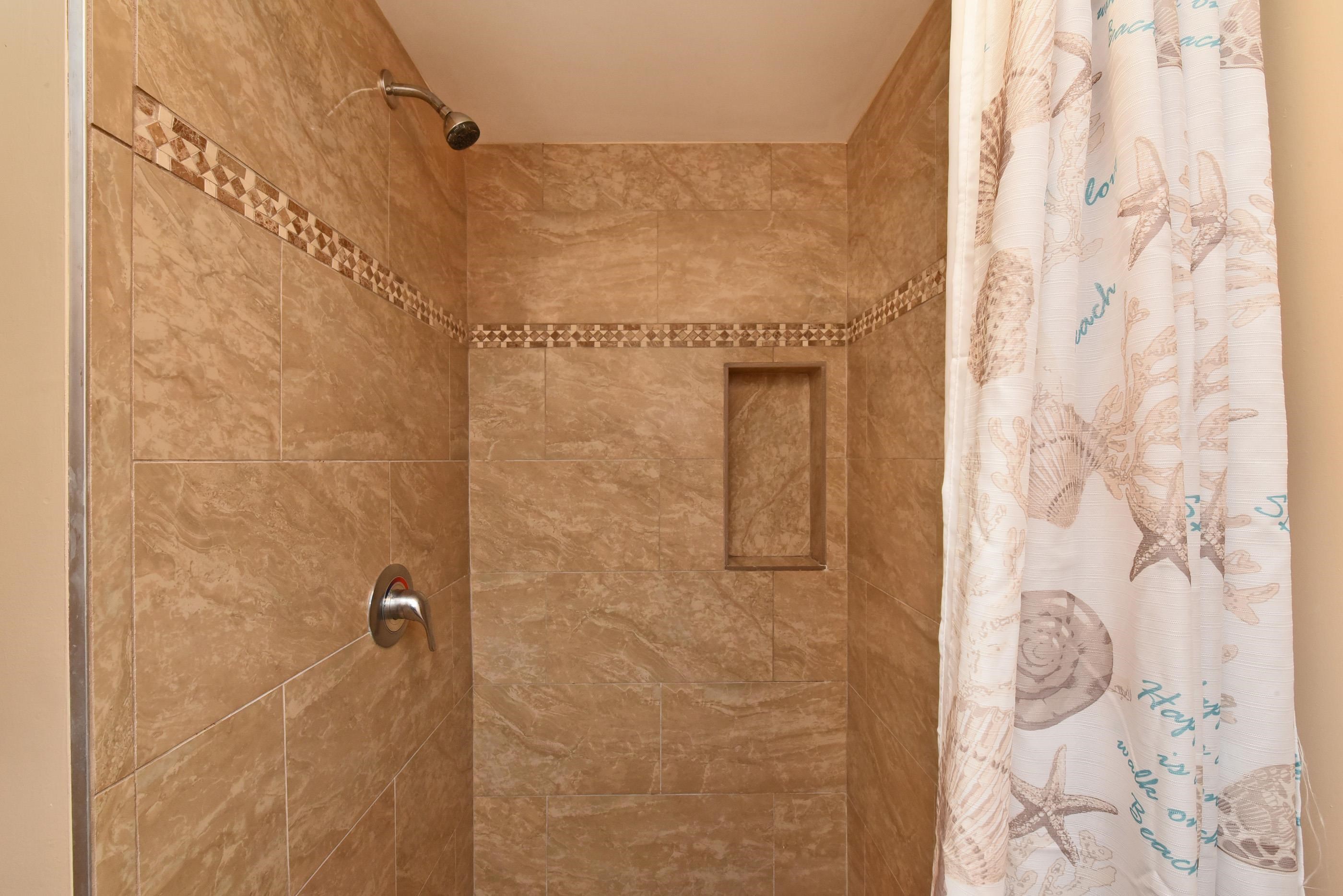 5315 Lower Honoapiilani Road, Unit F147 Lahaina, HI 96761 - Photo 21 of 41 a bathroom with a shower