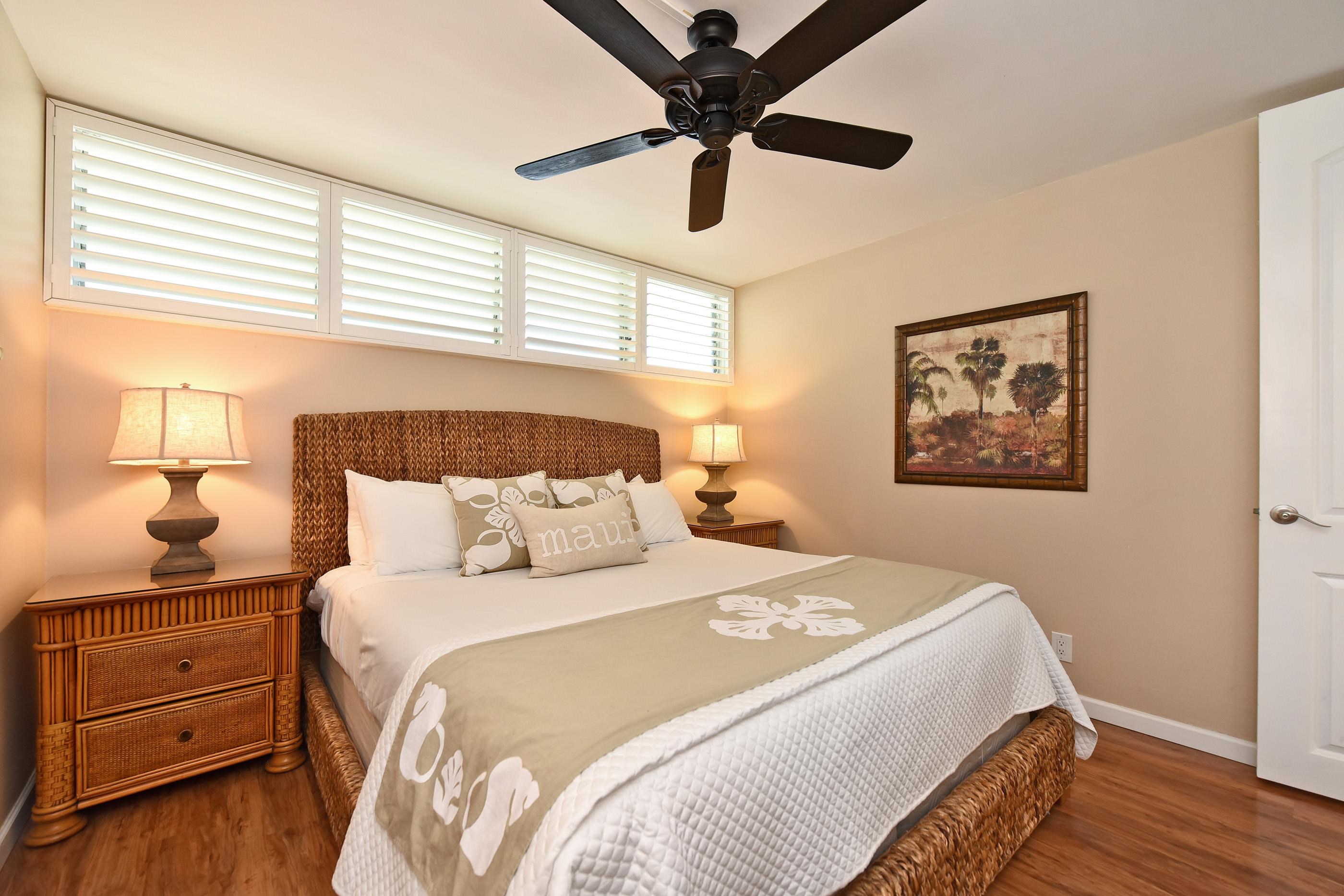 5315 Lower Honoapiilani Road, Unit F147 Lahaina, HI 96761 - Photo 24 of 41 a bedroom with a bed and a window