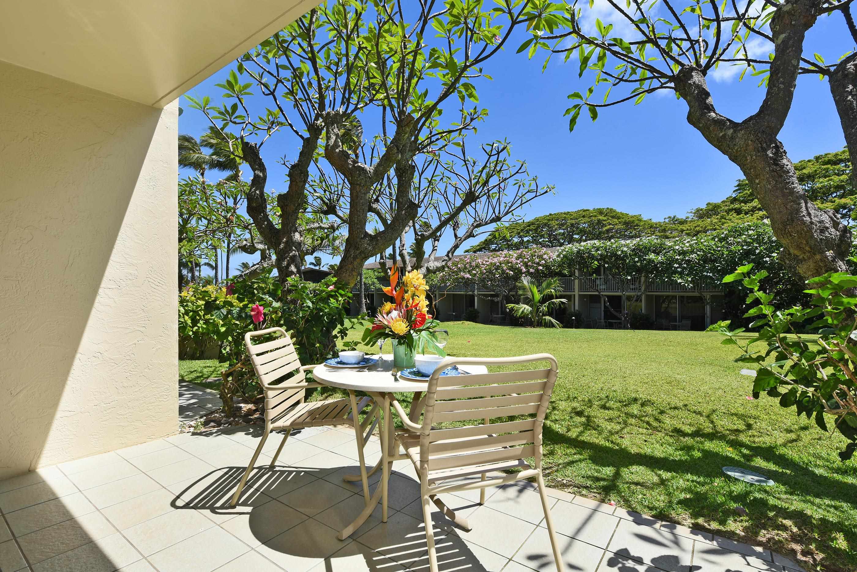 5315 Lower Honoapiilani Road, Unit F147 Lahaina, HI 96761 - Photo 4 of 41 a backyard of a house with table and chairs