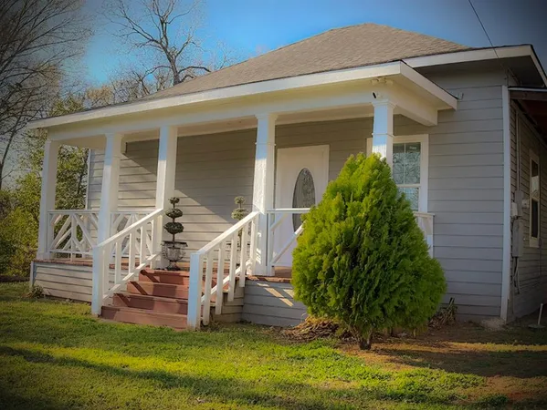 $173,900 | 805 West Green Street, Palestine, TX 75801