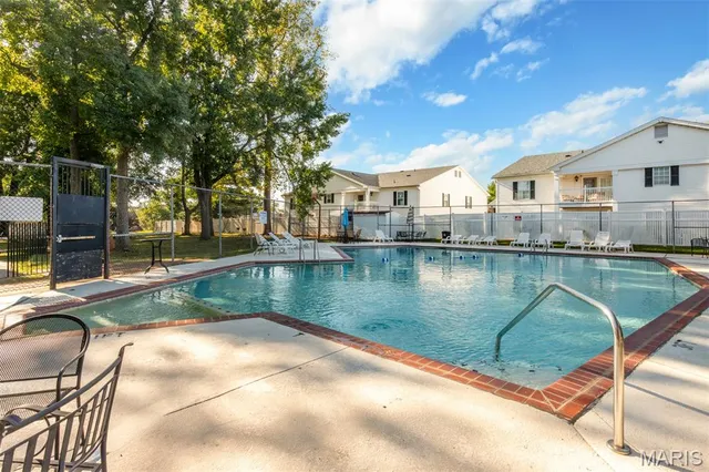 $139,900 | 4347 Chateau De Ville Drive, Unit G, St. Louis, MO 63129