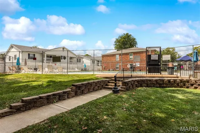 $139,900 | 4347 Chateau De Ville Drive, Unit G, St. Louis, MO 63129