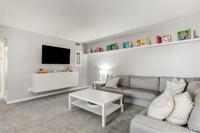 $139,900 | 4347 Chateau De Ville Drive, Unit G, St. Louis, MO 63129