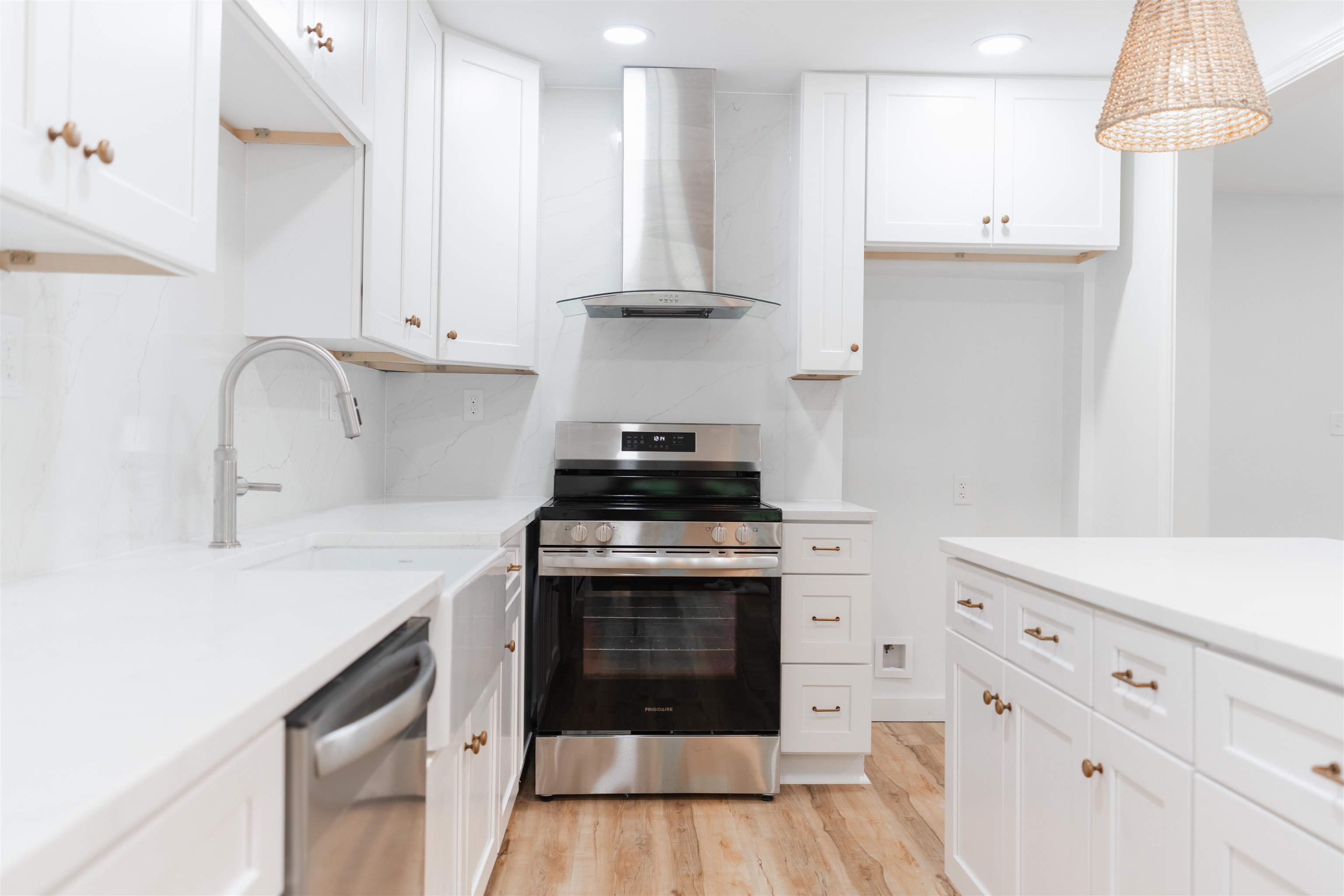 815 Fisherville Road Collierville, TN 38017 - Photo 7 of 40 a kitchen with stainless steel appliances granite countertop a stove a sink and a refrigerator