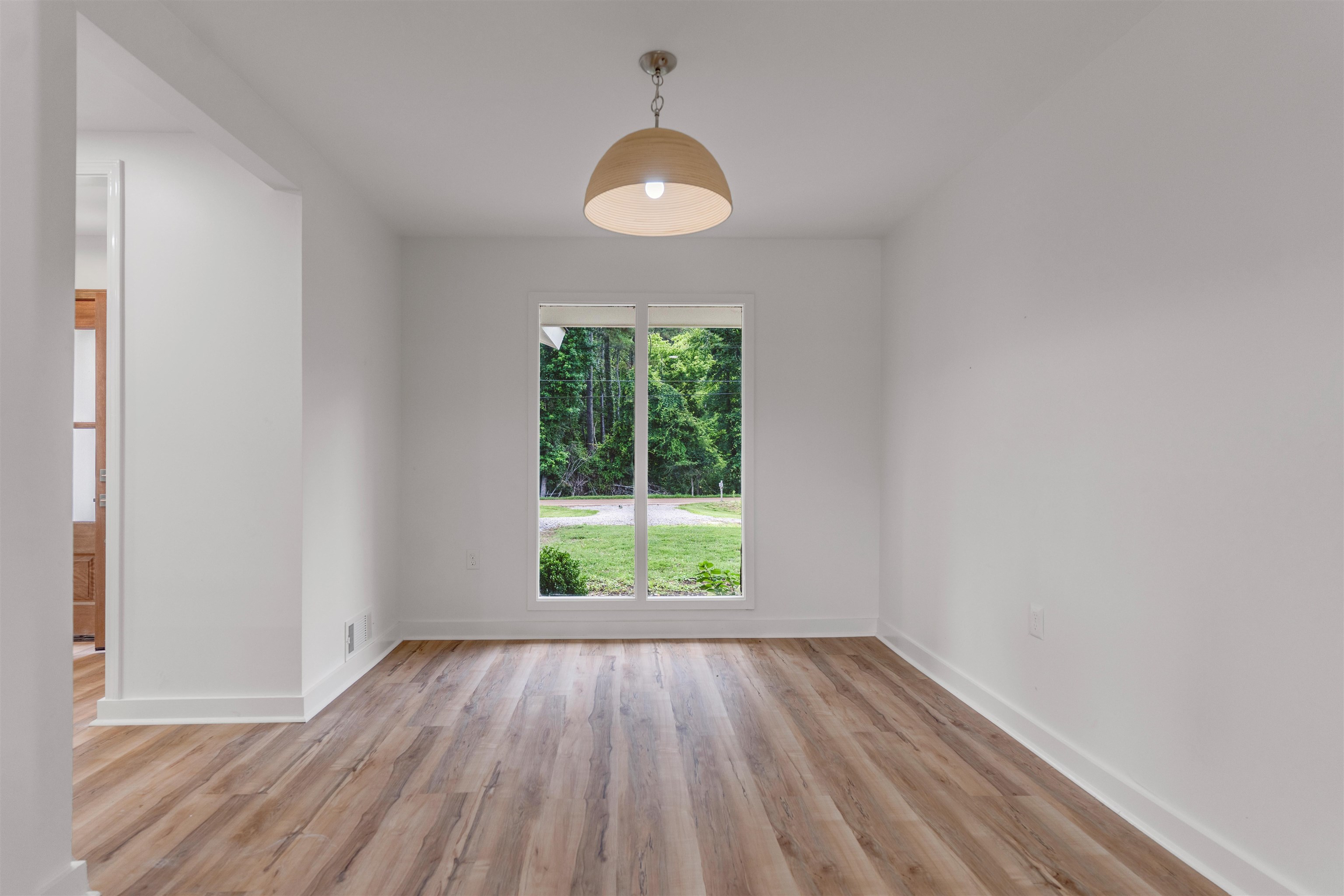 815 Fisherville Road Collierville, TN 38017 - Photo 10 of 40 an empty room that has a window