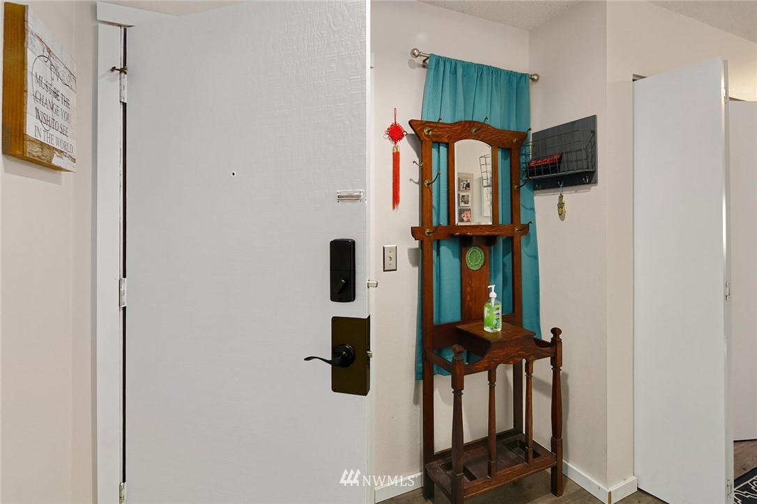 7407 Old Redmond Road, Unit 207 Redmond, WA 98052 - Photo 5 of 23 a view of entryway