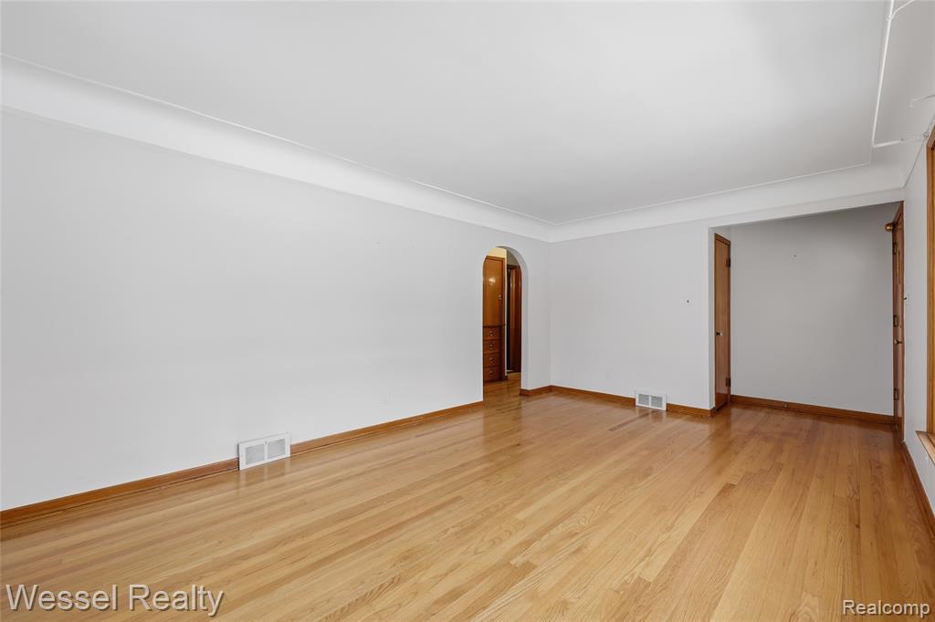28771 Bunert Road Warren, MI 48088 - Photo 5 of 43