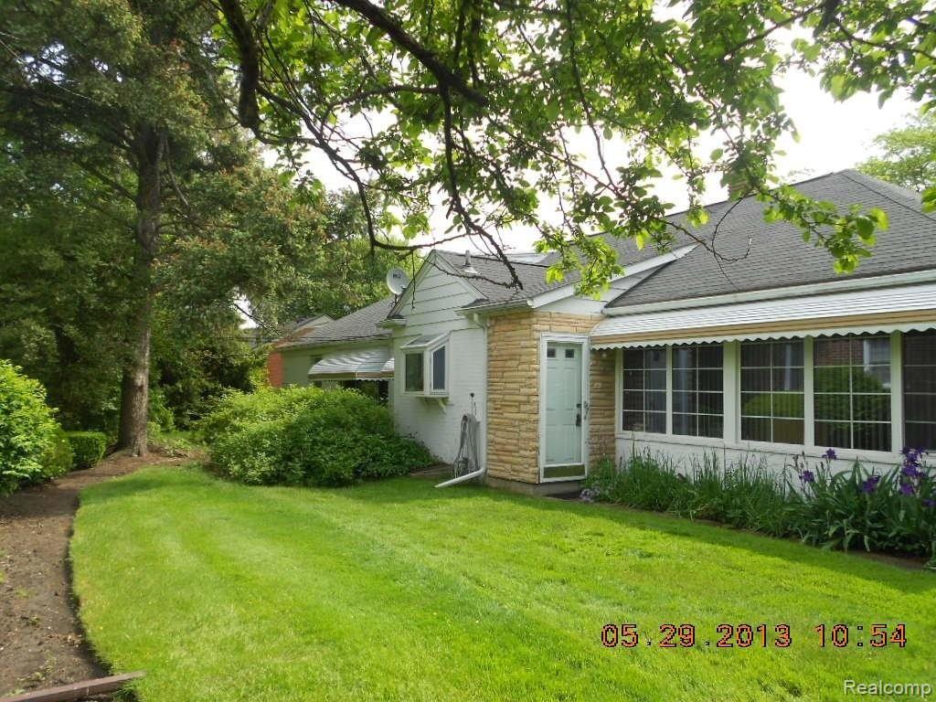 44 Shoreham Road Grosse Pointe, MI 48236 - Photo 2 of 4 008.JPG