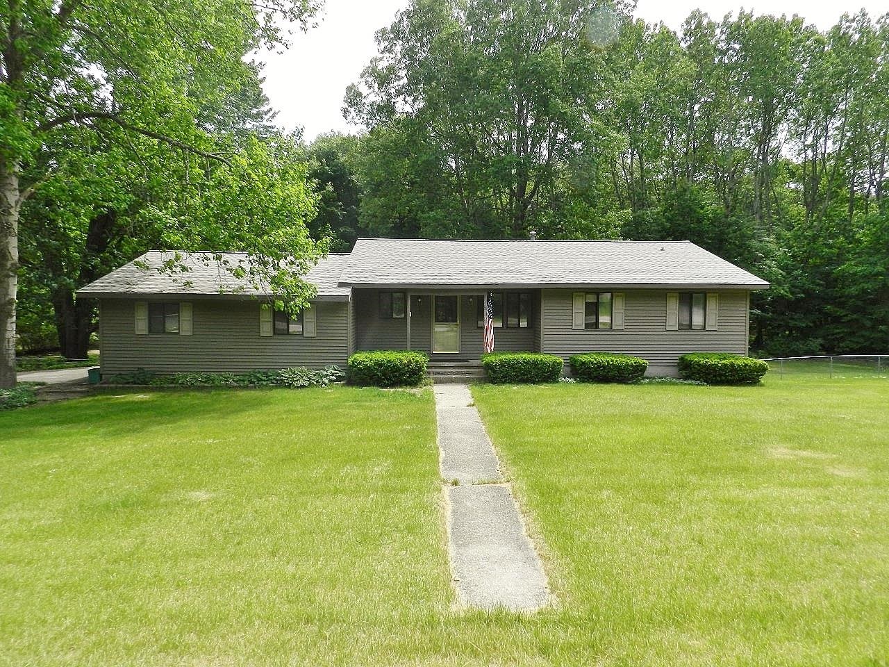 3982 Prouty Road Traverse City, MI 49686 - Photo 3 of 62 1901215-2.JPG