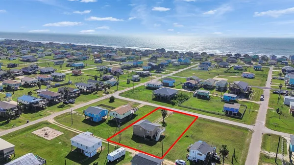 $240,860 | 914 Treaty Drive, Surfside Beach, TX 77541