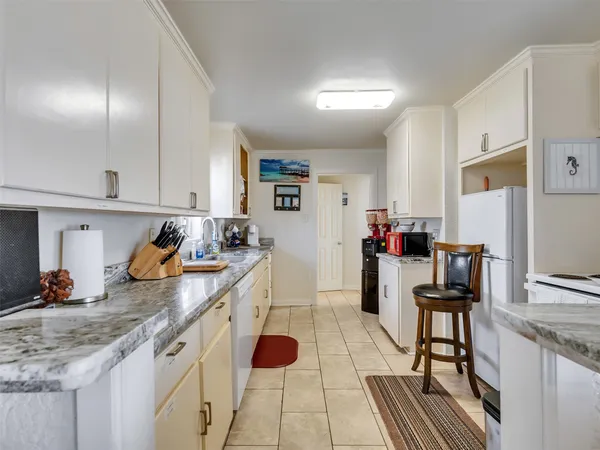$240,860 | 914 Treaty Drive, Surfside Beach, TX 77541