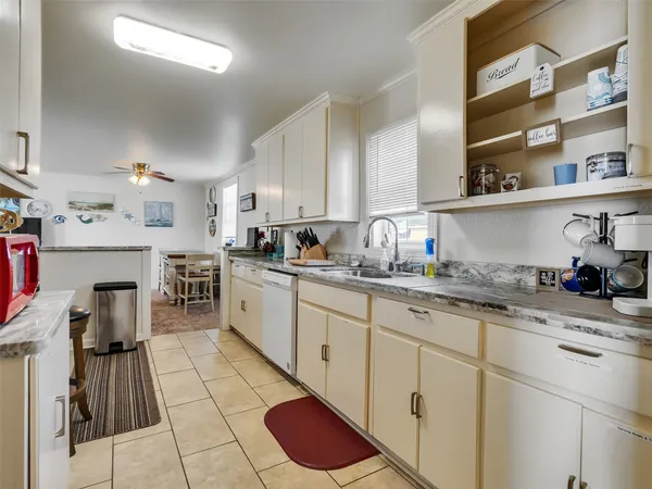 $240,860 | 914 Treaty Drive, Surfside Beach, TX 77541