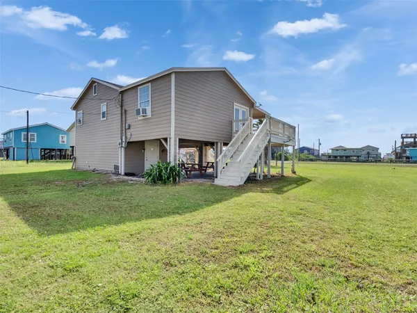 $240,860 | 914 Treaty Drive, Surfside Beach, TX 77541