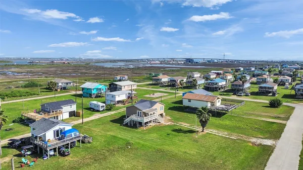 $240,860 | 914 Treaty Drive, Surfside Beach, TX 77541