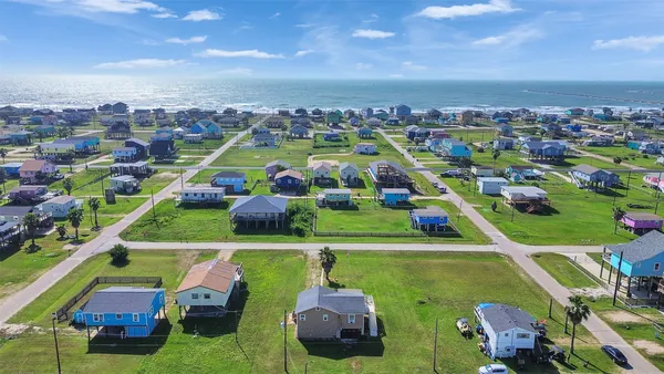 $240,860 | 914 Treaty Drive, Surfside Beach, TX 77541