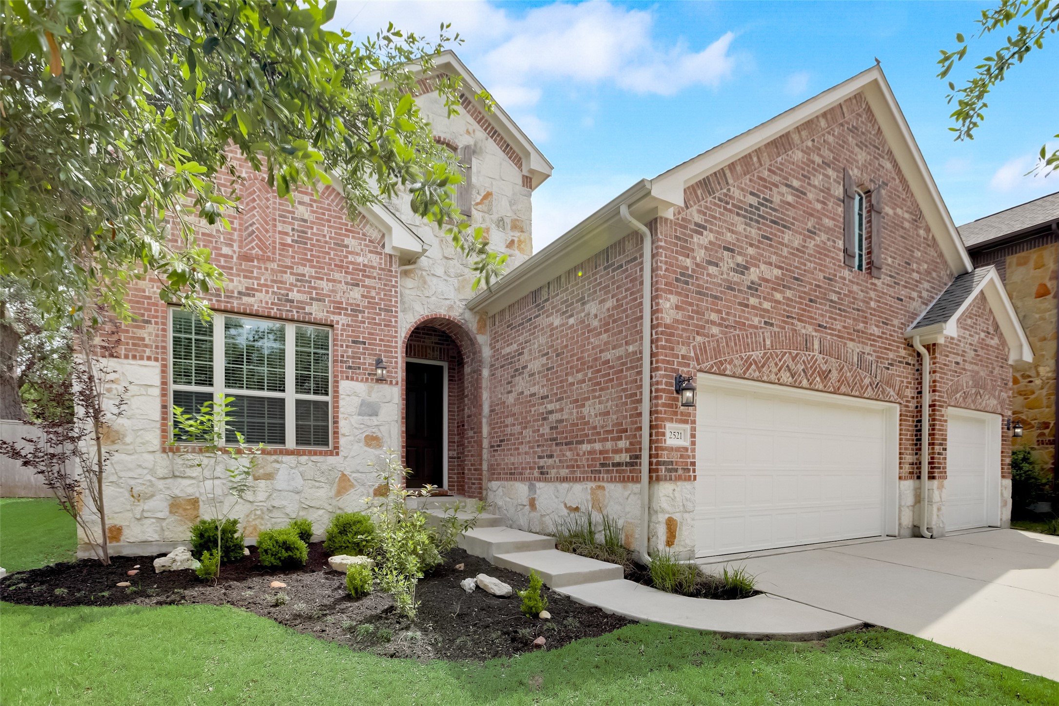Welcome to 2521 Outlook Ridge Loop