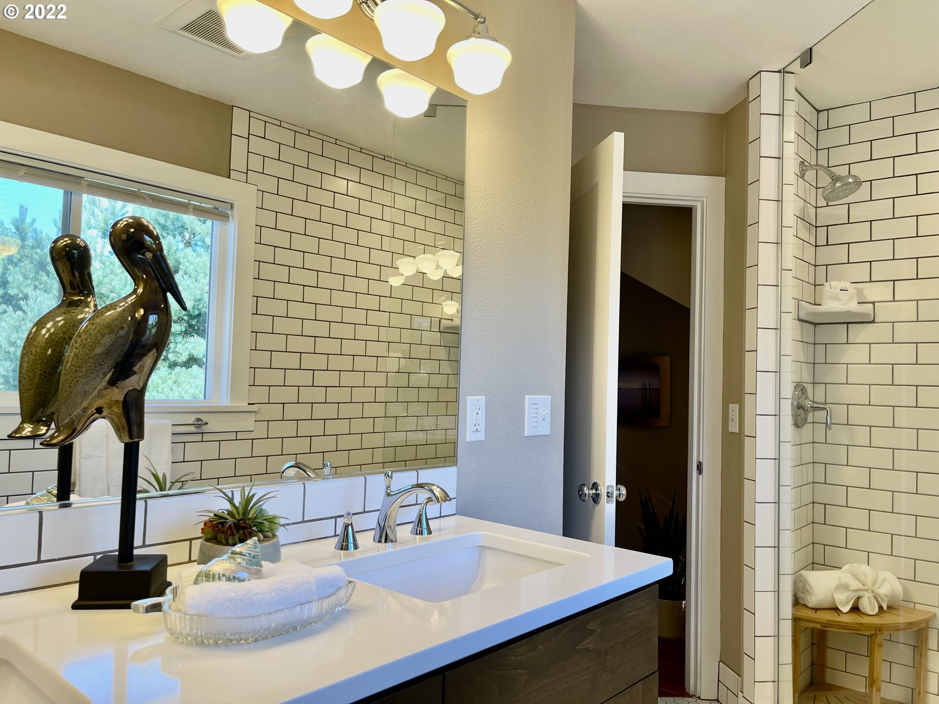 7136 North Chase Avenue Portland, OR 97217 - Photo 16 of 26 a bathroom with a sink and a mirror