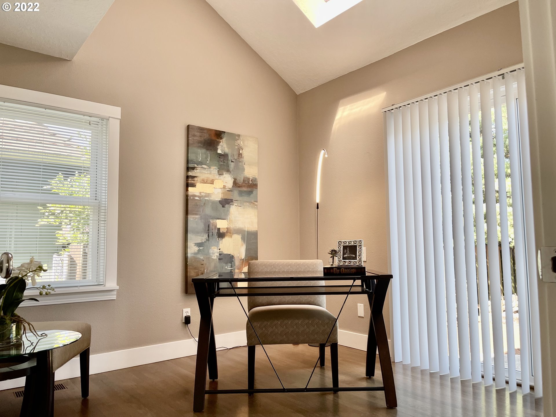 7136 North Chase Avenue Portland, OR 97217 - Photo 19 of 26 a room with a table and chairs