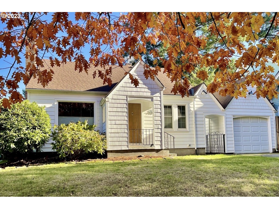 7136 North Chase Avenue Portland, OR 97217 - Photo 2 of 26 a front view of a house with a garden