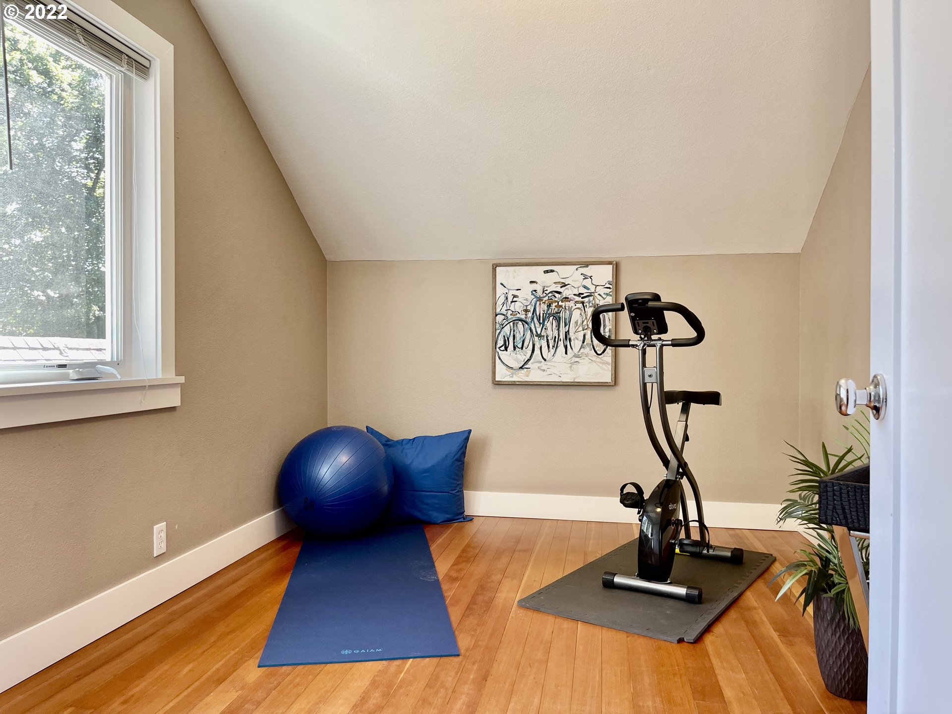 7136 North Chase Avenue Portland, OR 97217 - Photo 21 of 26 a view of a room with gym equipment