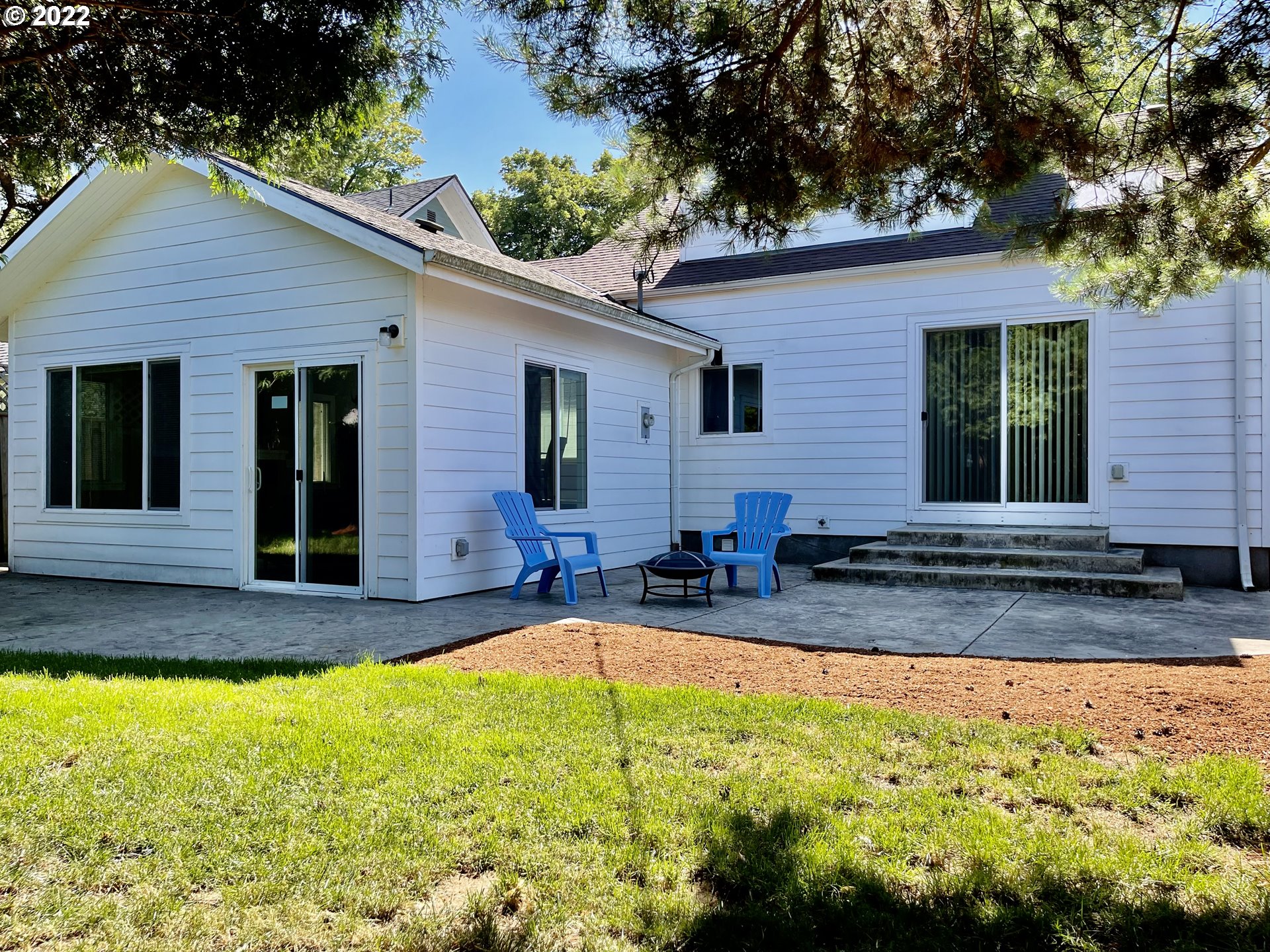 7136 North Chase Avenue Portland, OR 97217 - Photo 26 of 26 a view of a house with swimming pool and sitting area
