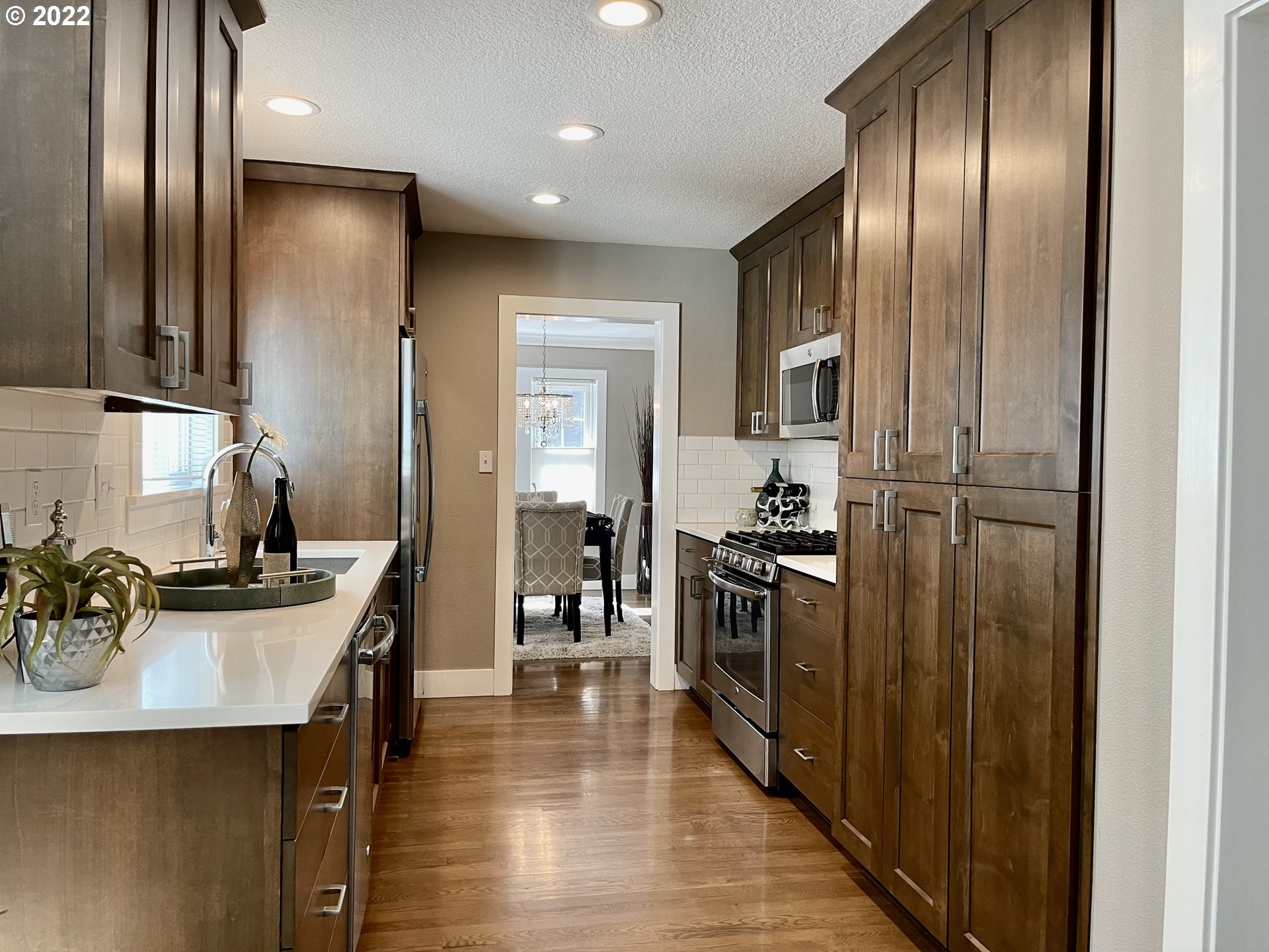 7136 North Chase Avenue Portland, OR 97217 - Photo 7 of 26 a kitchen with stainless steel appliances granite countertop a refrigerator a stove and a sink