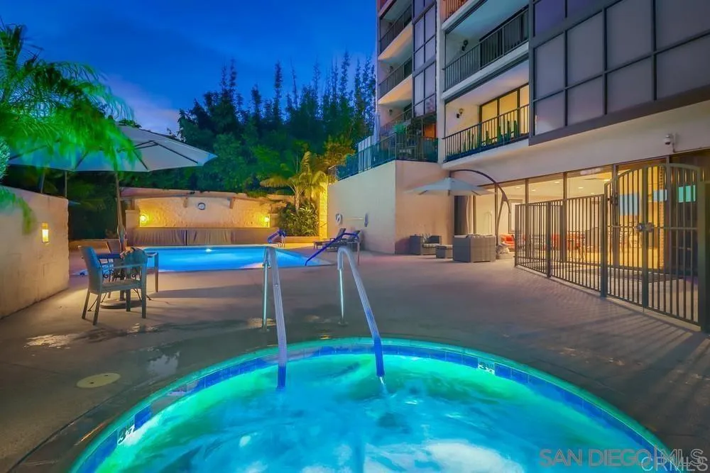 2500 Torrey Pines Road, Unit 402 La Jolla, CA 92037 - Photo 19 of 21 a view of a backyard
