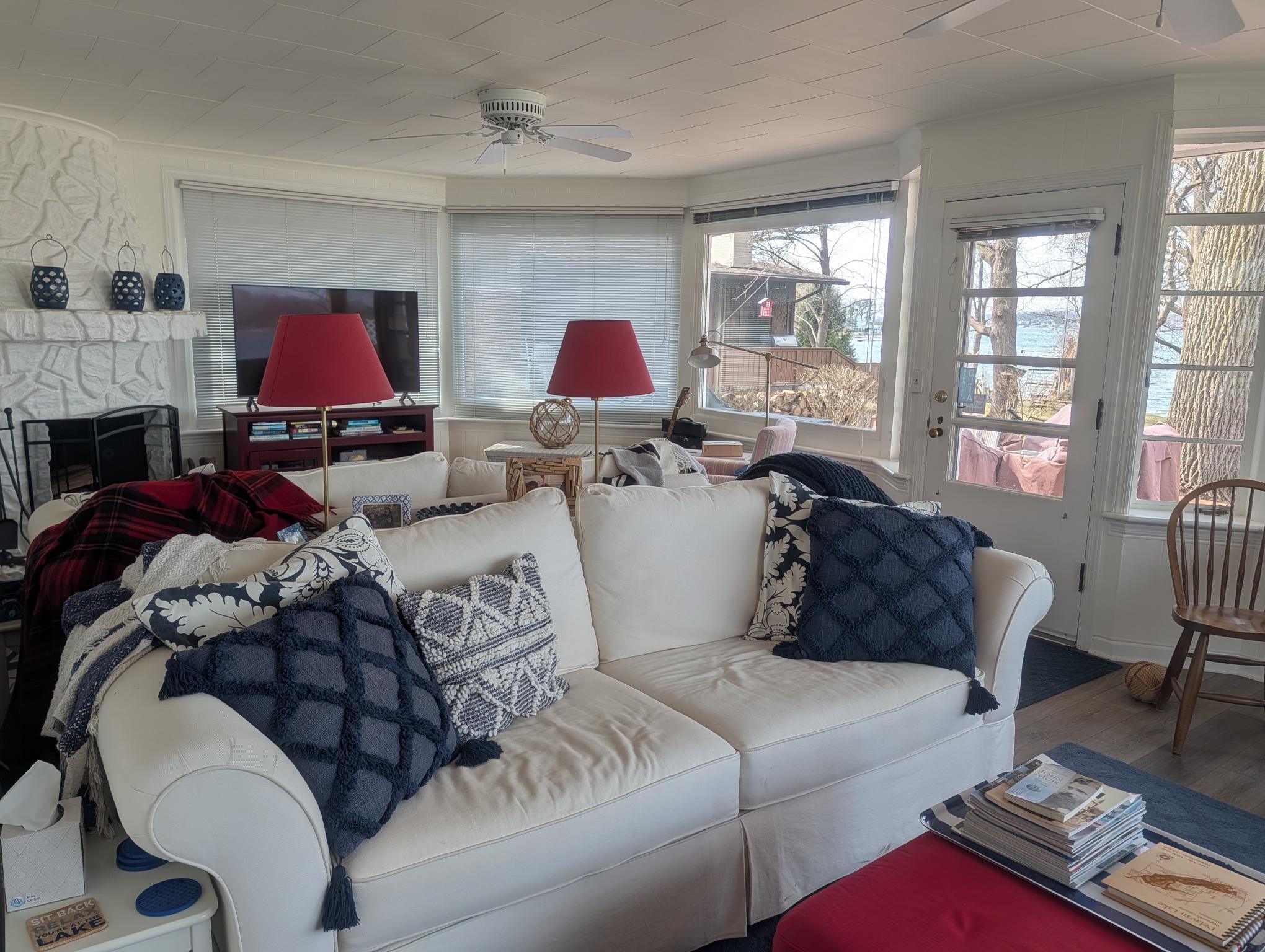1415 South Shore Drive Delavan, WI 53115 - Photo 8 of 20 Great Room